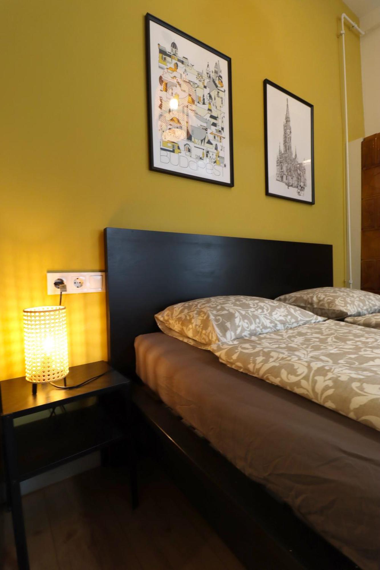 A13 Downtown With Parking Apartment Budapest